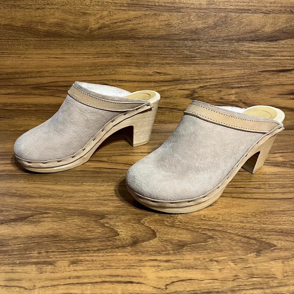 No 6 Shearling Lined Clogs beige suede leather Wooden Heeled Size 37
Women’s 7